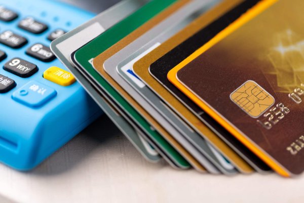 正规股票配资机构 多股上涨，银行板块逆势走强