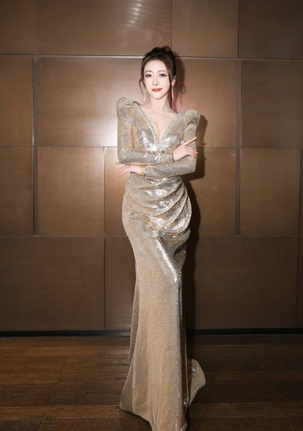 免息股票配资 从冻龄女神到争议不断，陈紫函的“性感”为何总被骂?